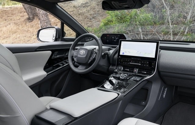 2024 Toyota Avensis interior